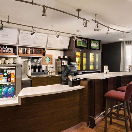 Courtyard By Marriott Topeka Esterno foto