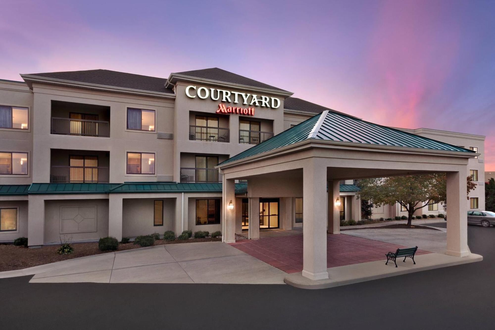 Courtyard By Marriott Topeka Esterno foto