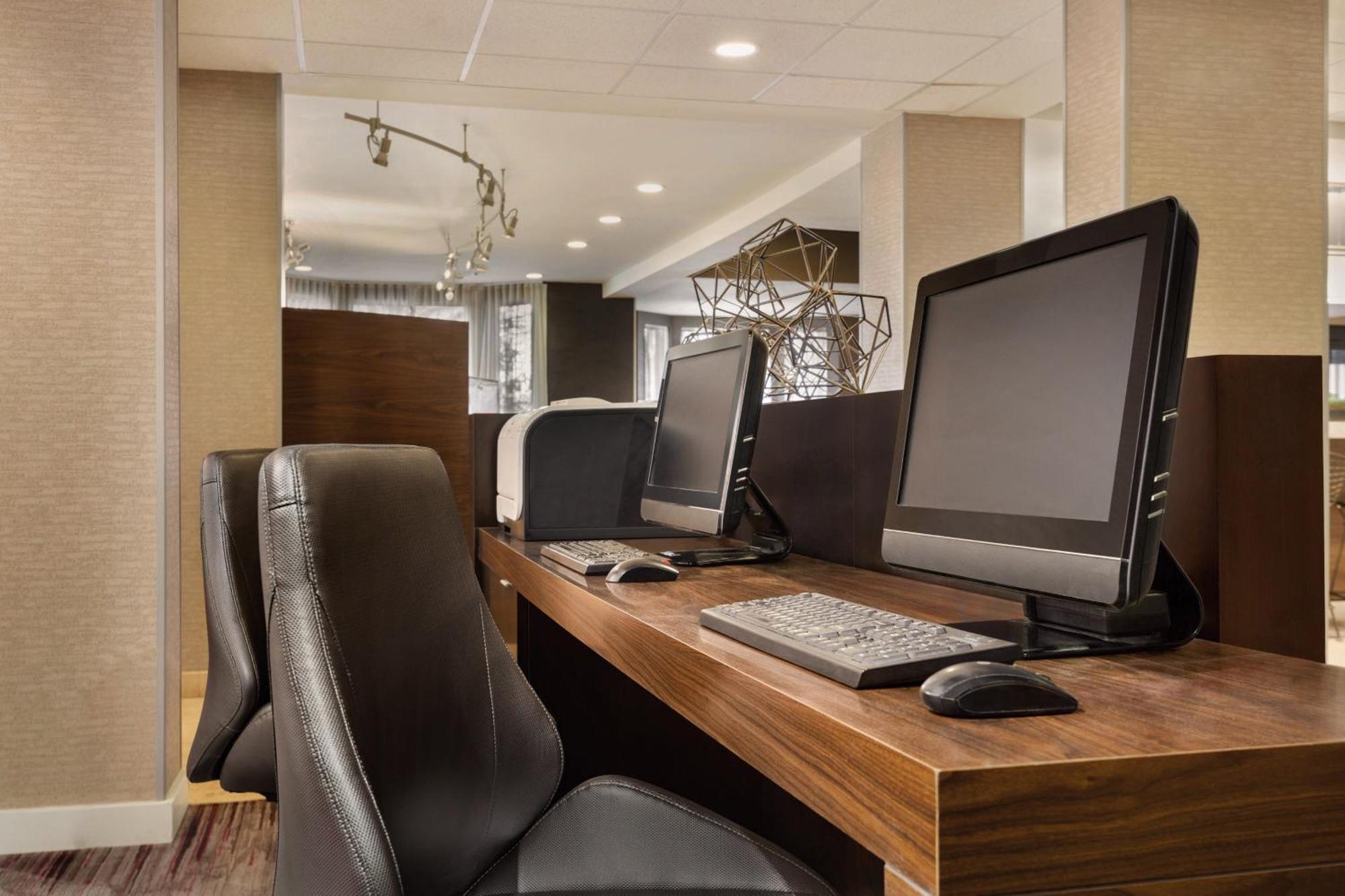 Courtyard By Marriott Topeka Esterno foto