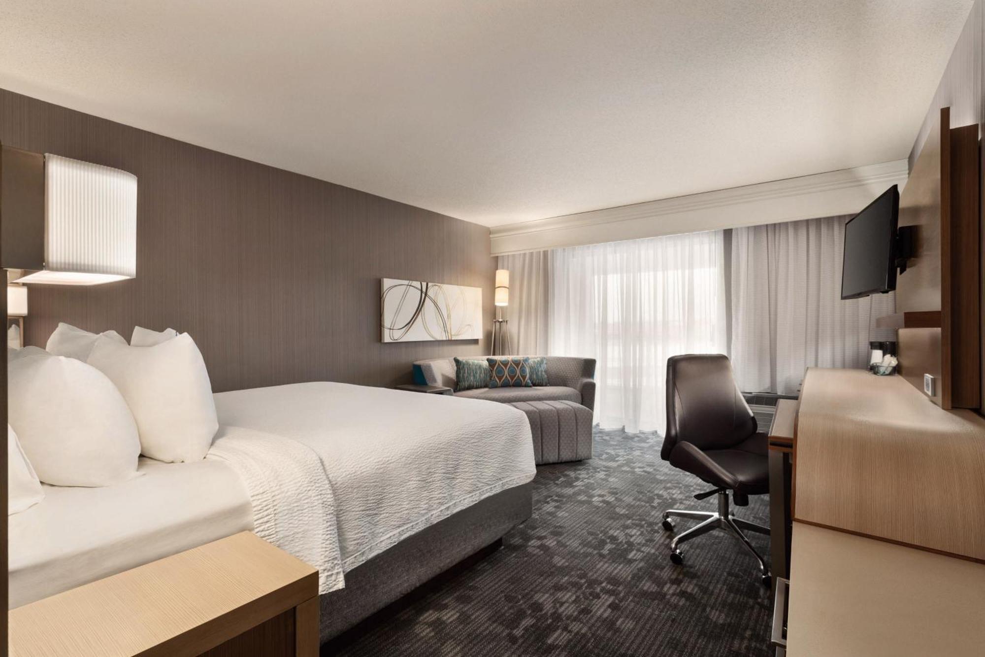 Courtyard By Marriott Topeka Esterno foto
