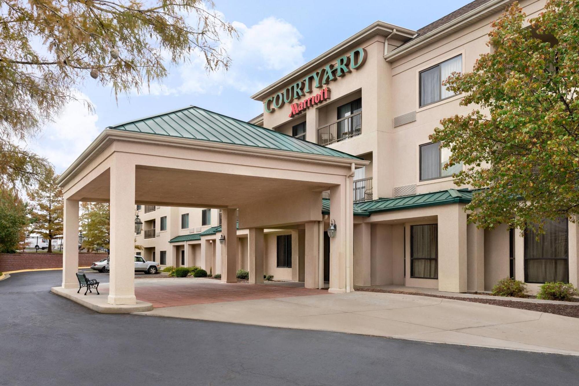 Courtyard By Marriott Topeka Esterno foto