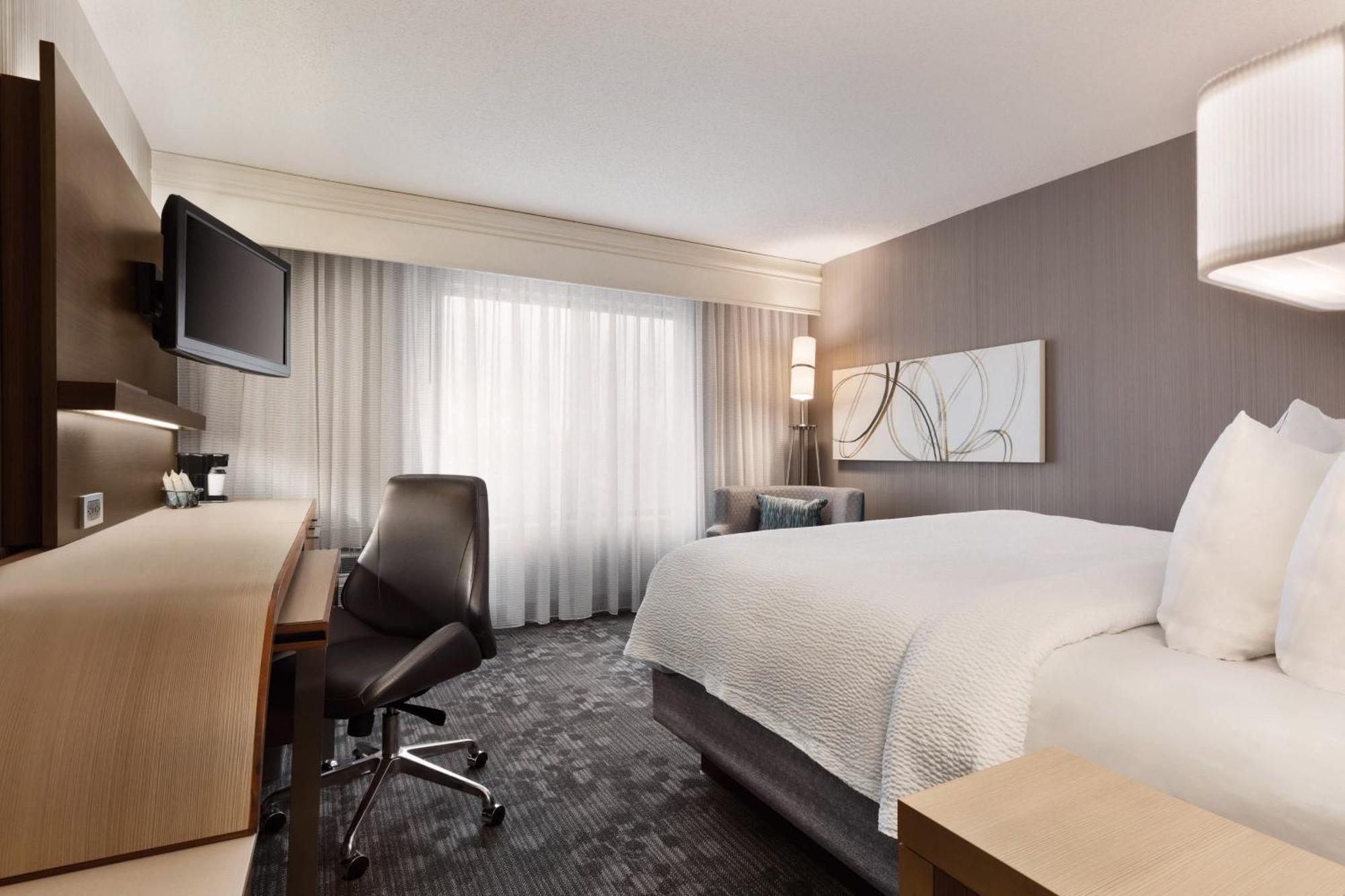 Courtyard By Marriott Topeka Esterno foto
