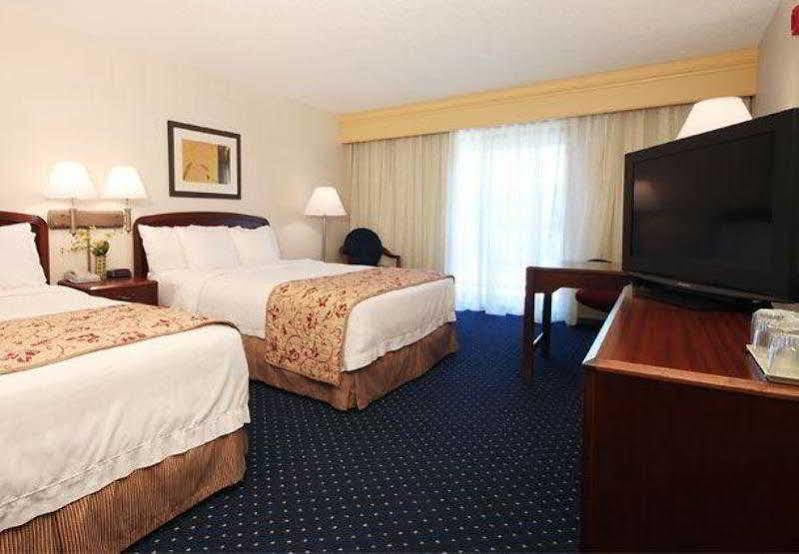 Courtyard By Marriott Topeka Esterno foto