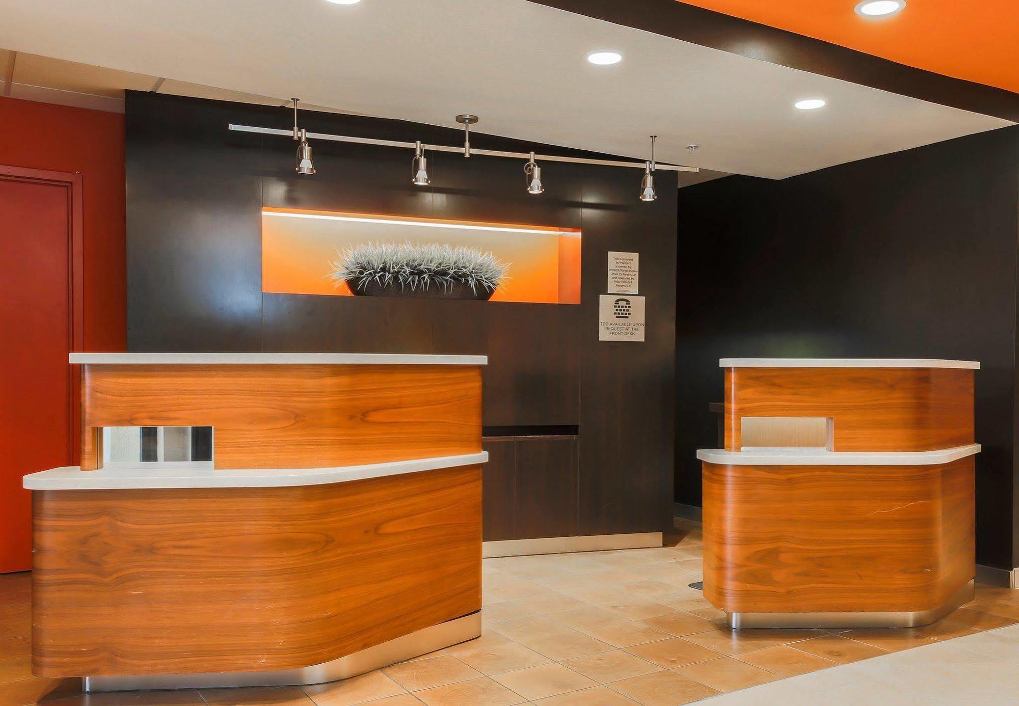 Courtyard By Marriott Topeka Esterno foto