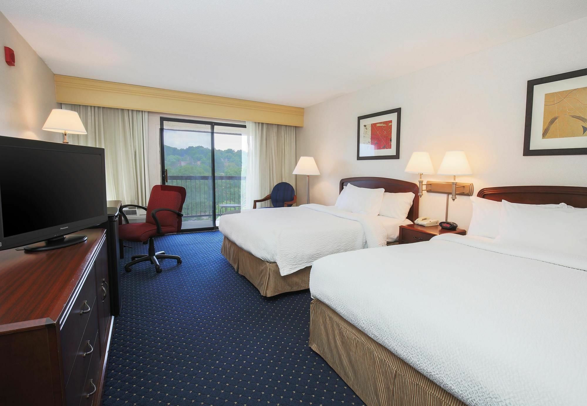 Courtyard By Marriott Topeka Esterno foto